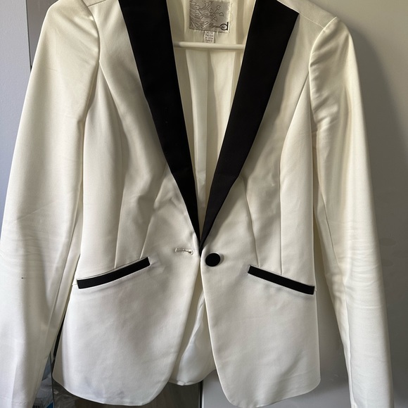 Tuxedo style white and black blazer - Picture 2 of 2